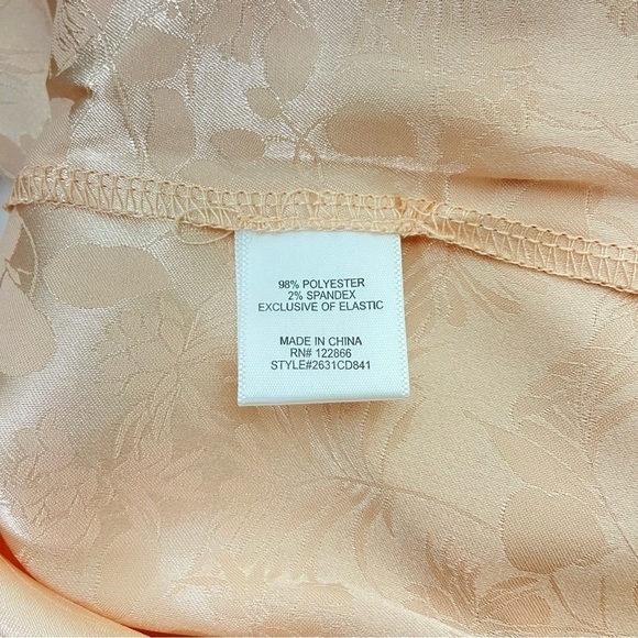 Chenault Smocked Tie Neck Jacquard Top L NWT - Picture 6 of 8